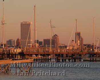 Photograph of Sunrise City from Bay View from www.MilwaukeePhotos.com (C) Ian Pritchard